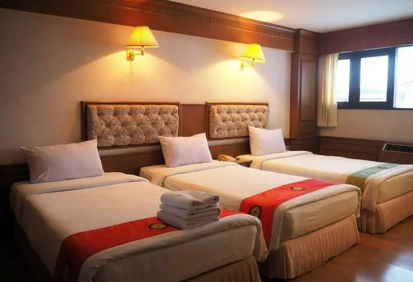 Отель Sripattana