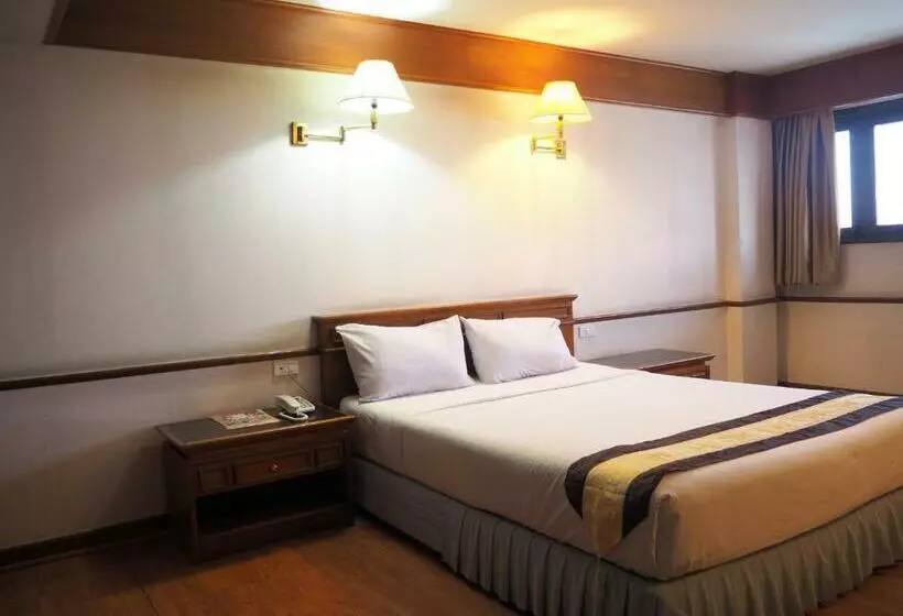 Отель Sripattana