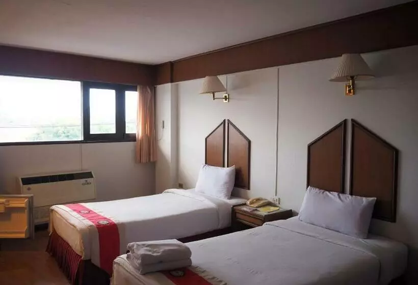 Отель Sripattana