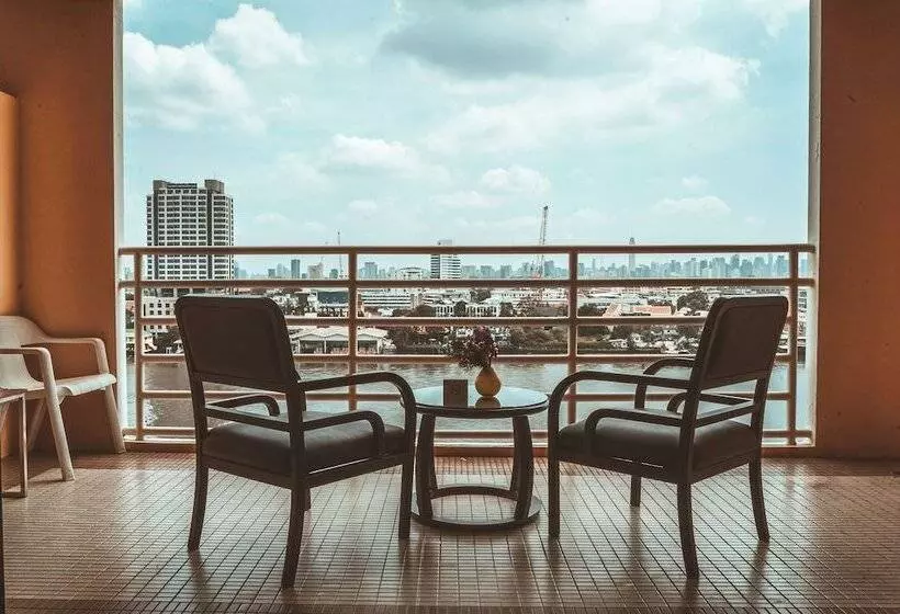 Hotel The Royal River