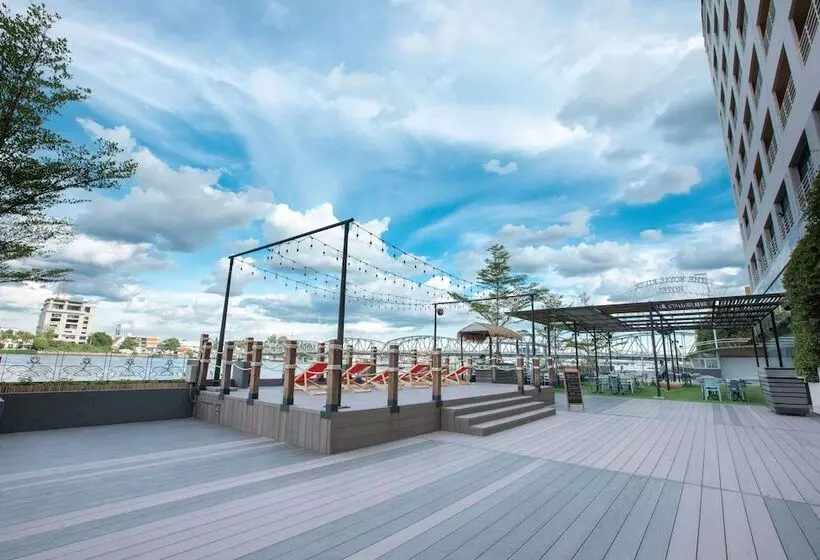 Hotel The Royal River