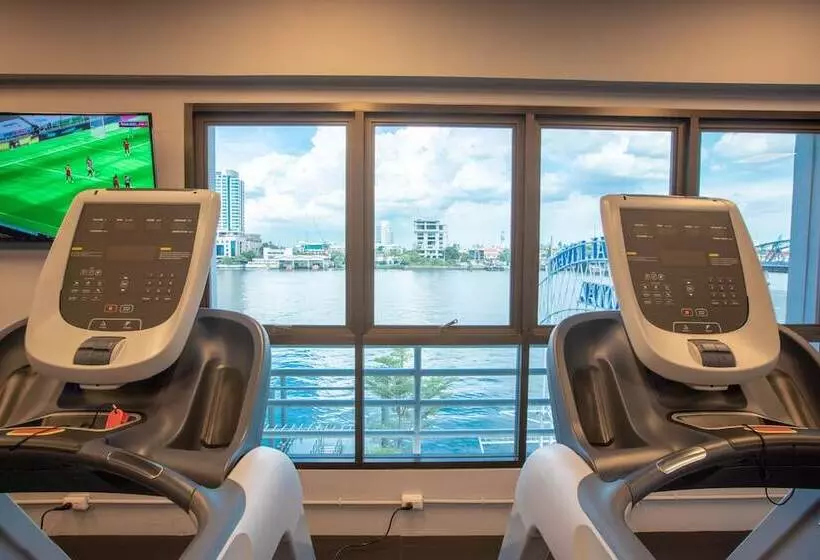 Hotel The Royal River