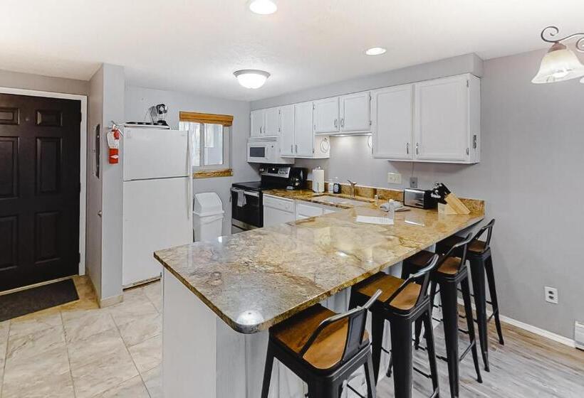 هتل Beaver Village 15 11