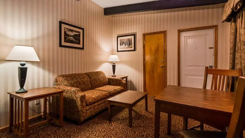 فندق Best Western Adirondack Inn