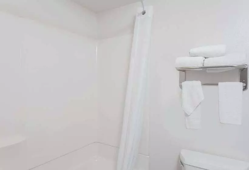 בית מלון כפרי Days Inn By Wyndham Anaheim West