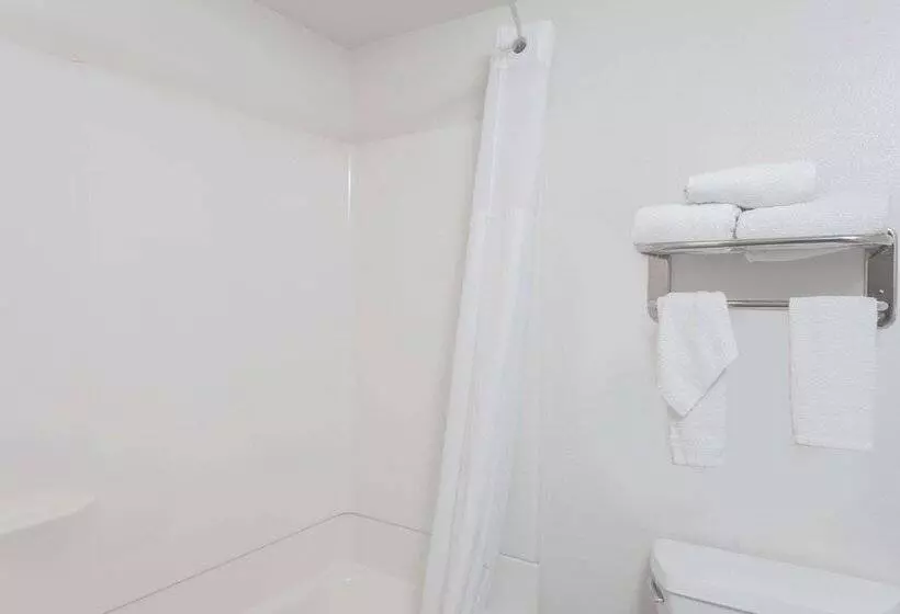 בית מלון כפרי Days Inn By Wyndham Anaheim West