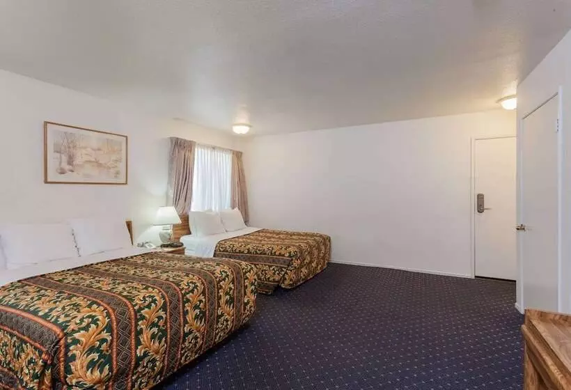 בית מלון כפרי Days Inn By Wyndham Anaheim West