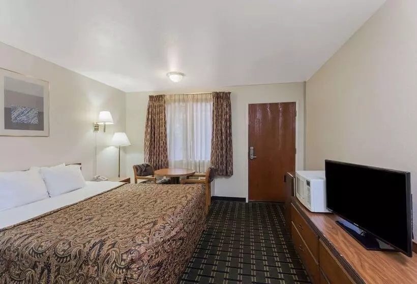 בית מלון כפרי Days Inn By Wyndham Anaheim West