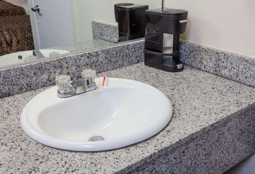Hotelli Days Inn By Wyndham Anaheim West
