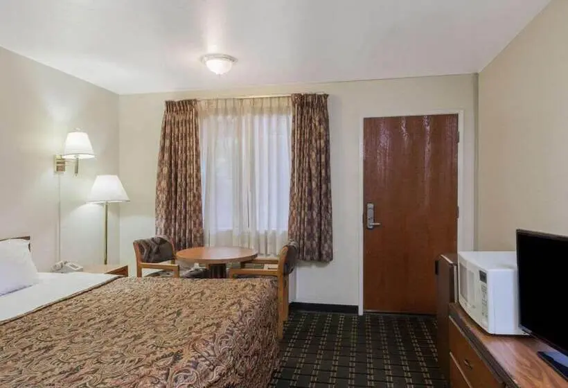 Hotelli Days Inn By Wyndham Anaheim West