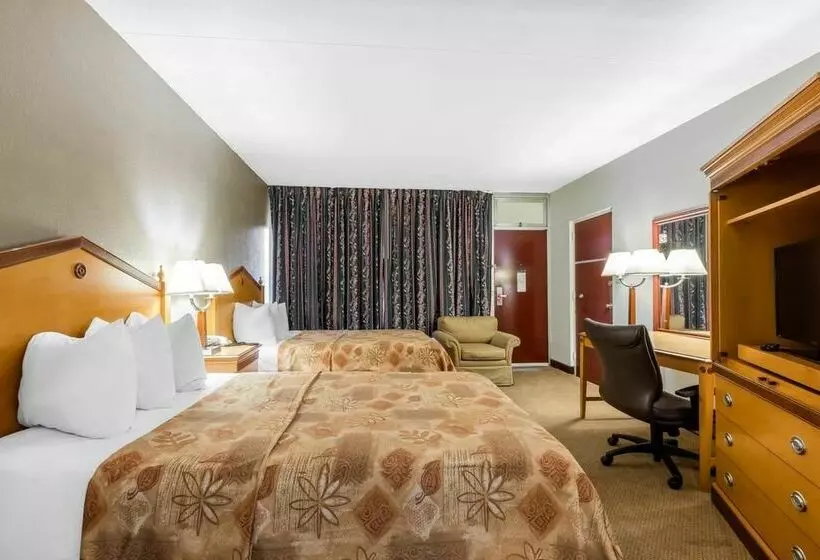 Отель Econo Lodge Inn and Suites Hot Springs