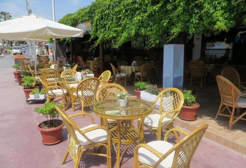 فندق Sunday Beach