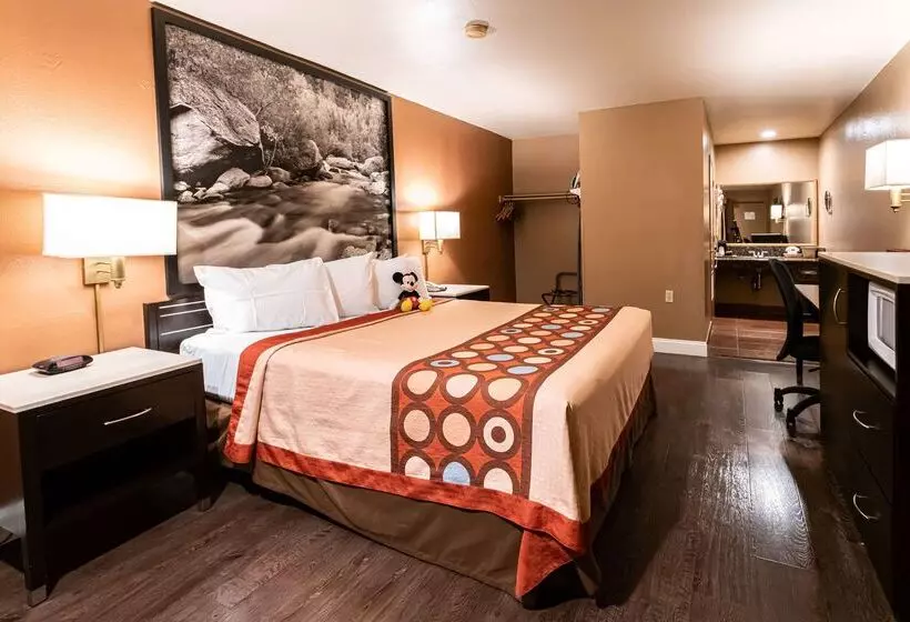 فندق على الطريق Super 8 By Wyndham Anaheim/disneyland Drive