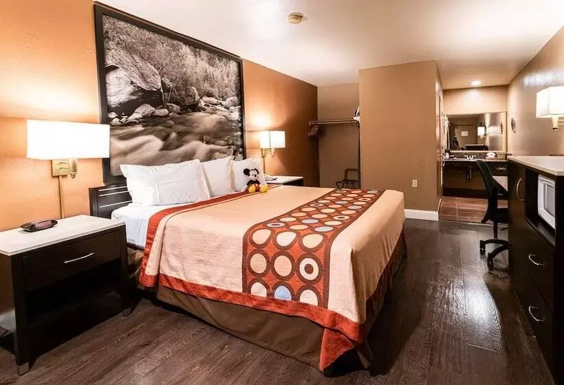 فندق على الطريق Super 8 By Wyndham Anaheim/disneyland Drive