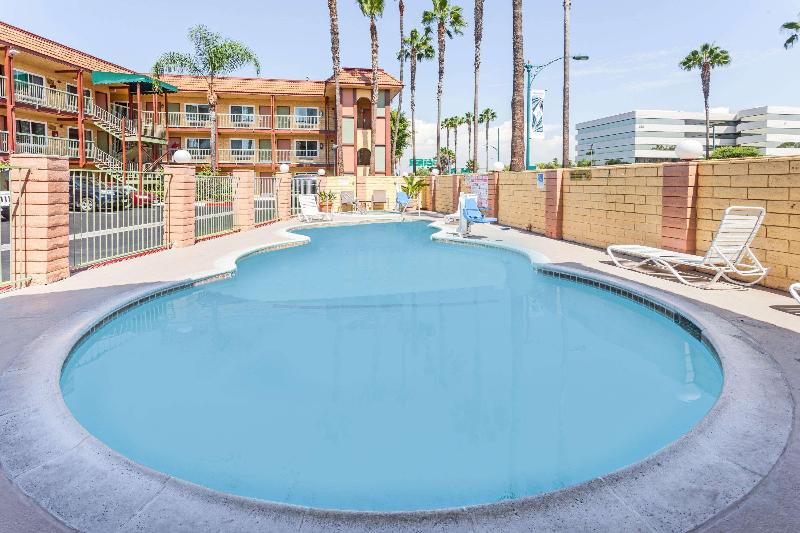 Мотель Super 8 By Wyndham Anaheim/disneyland Drive