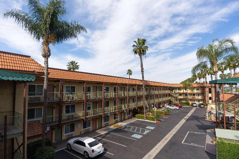 Мотель Super 8 By Wyndham Anaheim/disneyland Drive