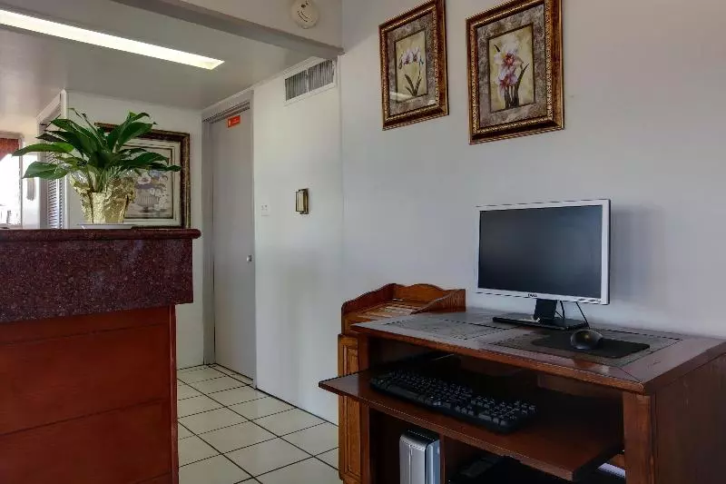 فندق Americas Best Value Inn Uvalde