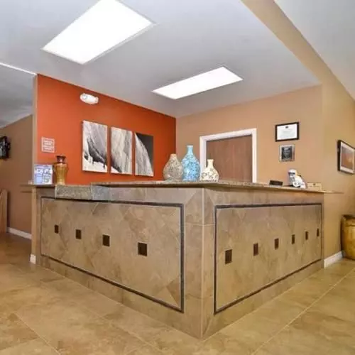 בית מלון כפרי Magnuson  Adobe Inn