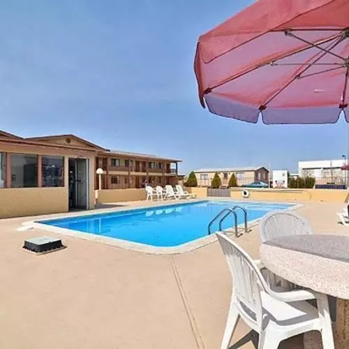 בית מלון כפרי Magnuson  Adobe Inn