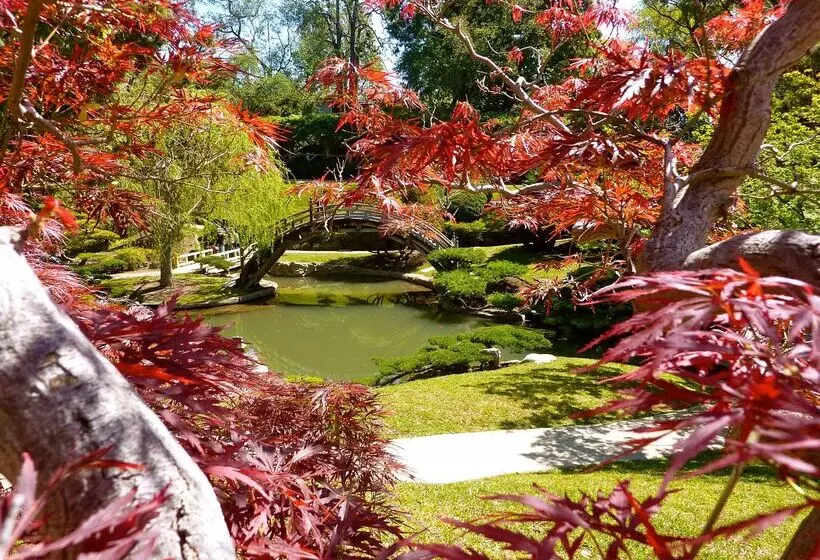 בית מלון כפרי Best Western Pasadena Inn