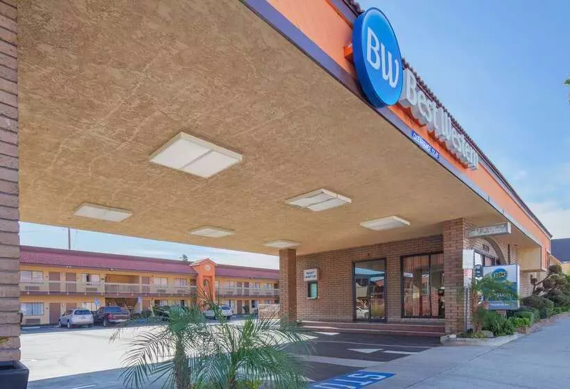 בית מלון כפרי Best Western Pasadena Inn