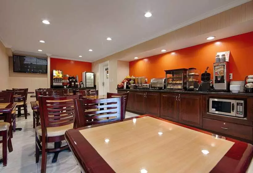 בית מלון כפרי Best Western Pasadena Inn