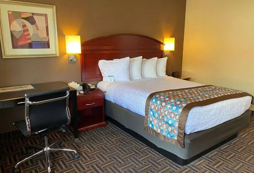 בית מלון כפרי Best Western Pasadena Inn