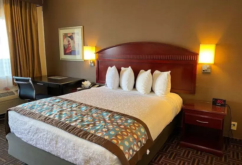 בית מלון כפרי Best Western Pasadena Inn