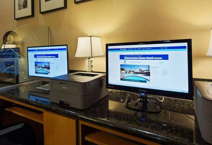 בית מלון כפרי Best Western Pasadena Inn