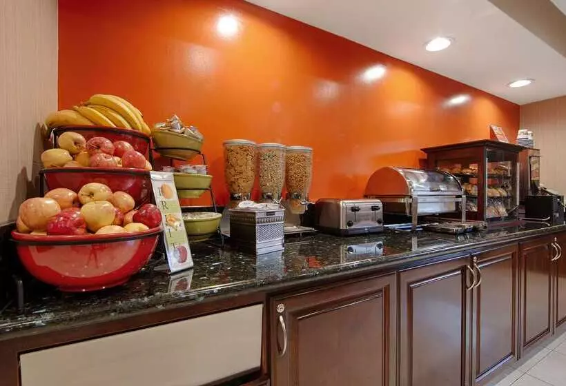 בית מלון כפרי Best Western Pasadena Inn