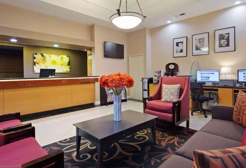 בית מלון כפרי Best Western Pasadena Inn