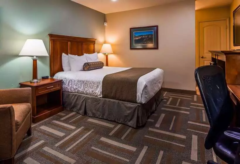 هتل Best Western Plus Clocktower Inn