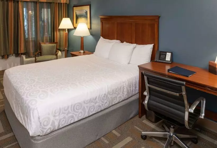 هتل Best Western Plus Clocktower Inn