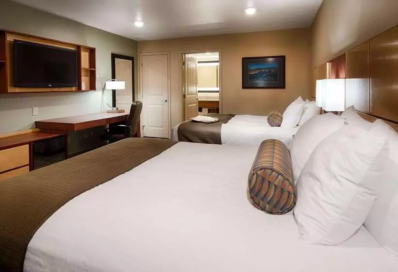 هتل Best Western Plus Clocktower Inn