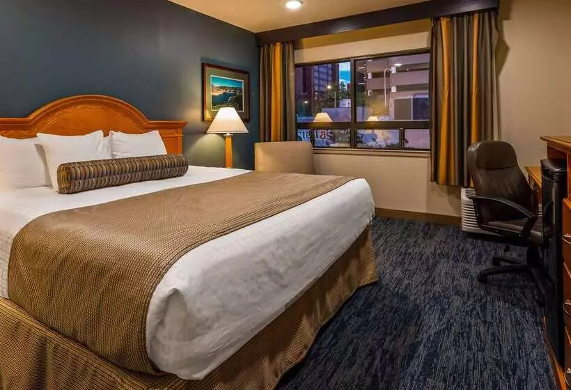 هتل Best Western Plus Clocktower Inn