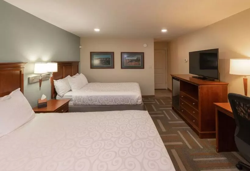 هتل Best Western Plus Clocktower Inn