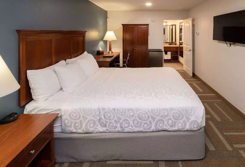 هتل Best Western Plus Clocktower Inn