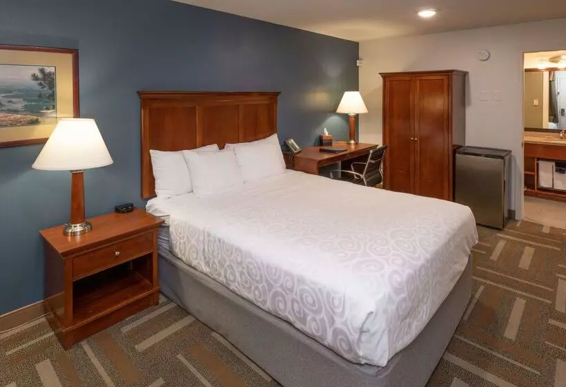 هتل Best Western Plus Clocktower Inn