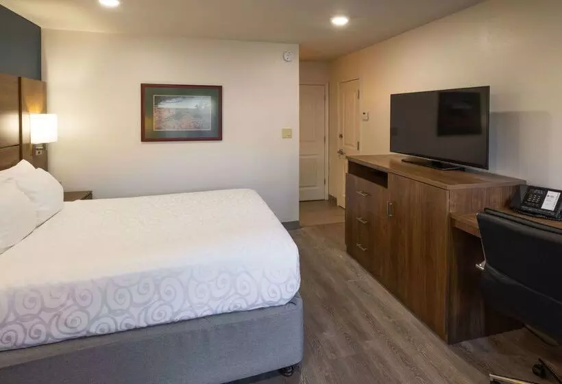 هتل Best Western Plus Clocktower Inn