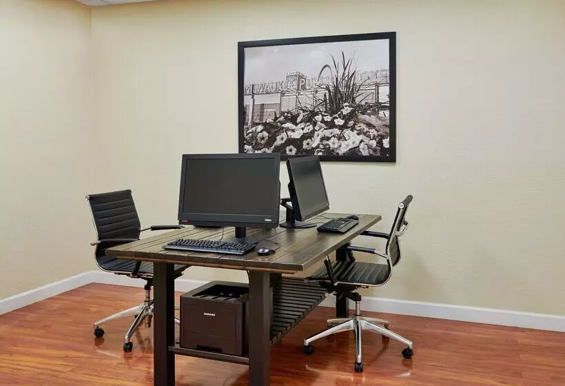 Best Western Plus Milwaukee Airport Hotel & Conference Center