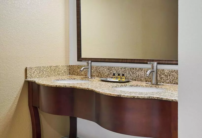 Best Western Plus Milwaukee Airport Hotel & Conference Center