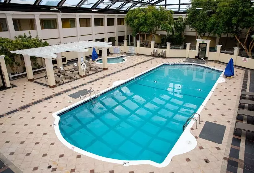 Best Western Plus Milwaukee Airport Hotel & Conference Center