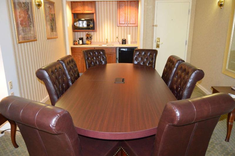 בית מלון כפרי Best Western Plus Wilkes Barre Center City