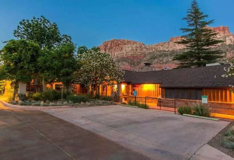 בית מלון כפרי Driftwood Lodge