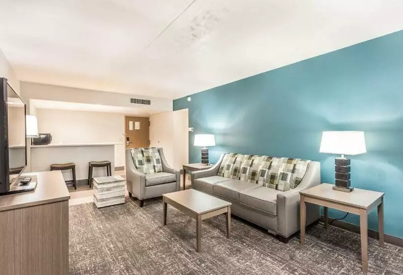 Hotel Everspring Inn And Suites