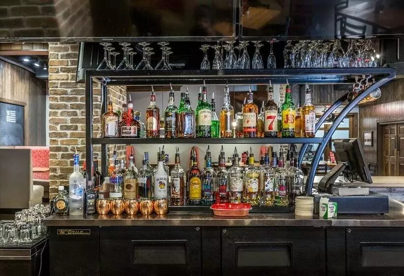 Hotel Everspring Inn And Suites