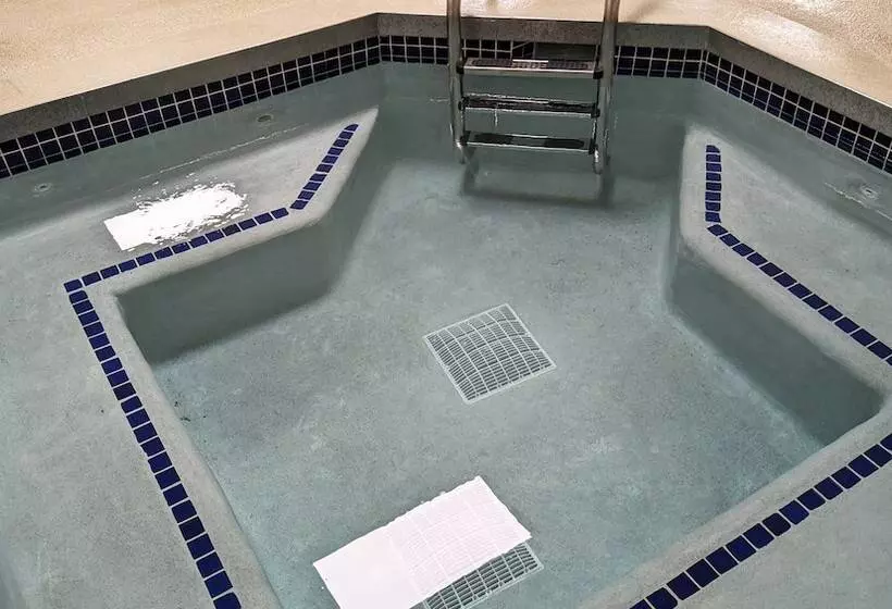 בית מלון כפרי Magnuson Copper Crown