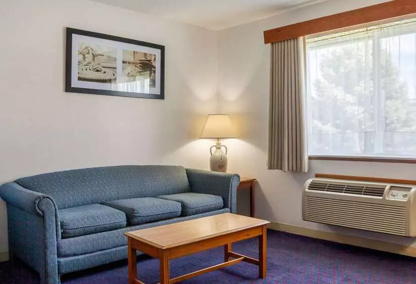 בית מלון כפרי Quality Inn & Suites