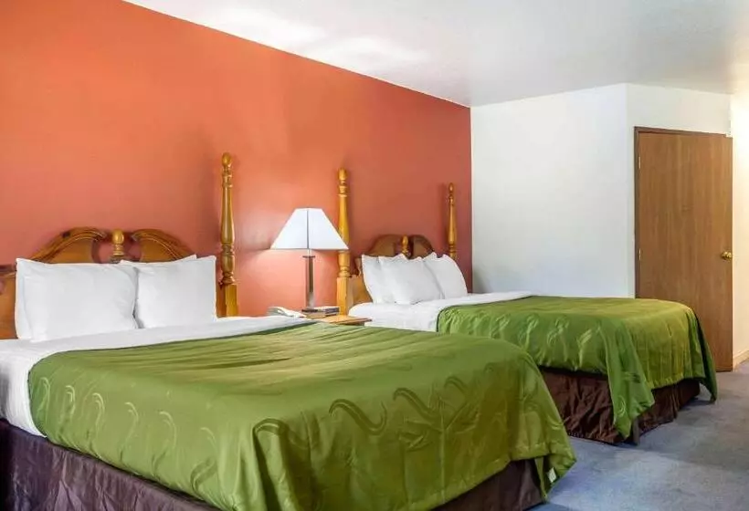 בית מלון כפרי Quality Inn & Suites