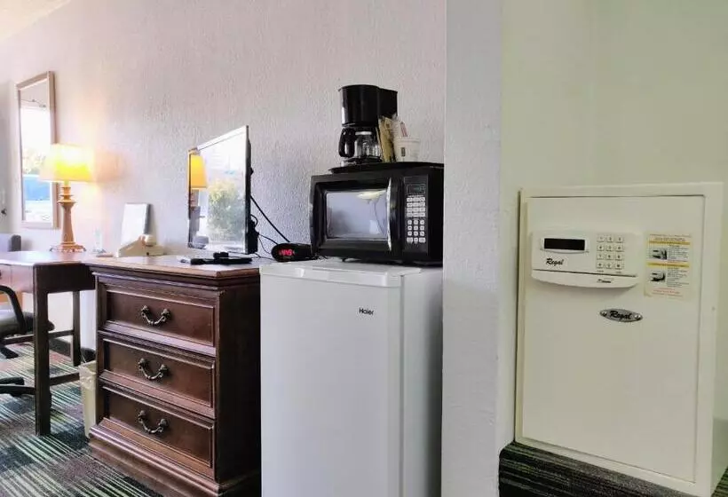 Отель Sprucewood Inn